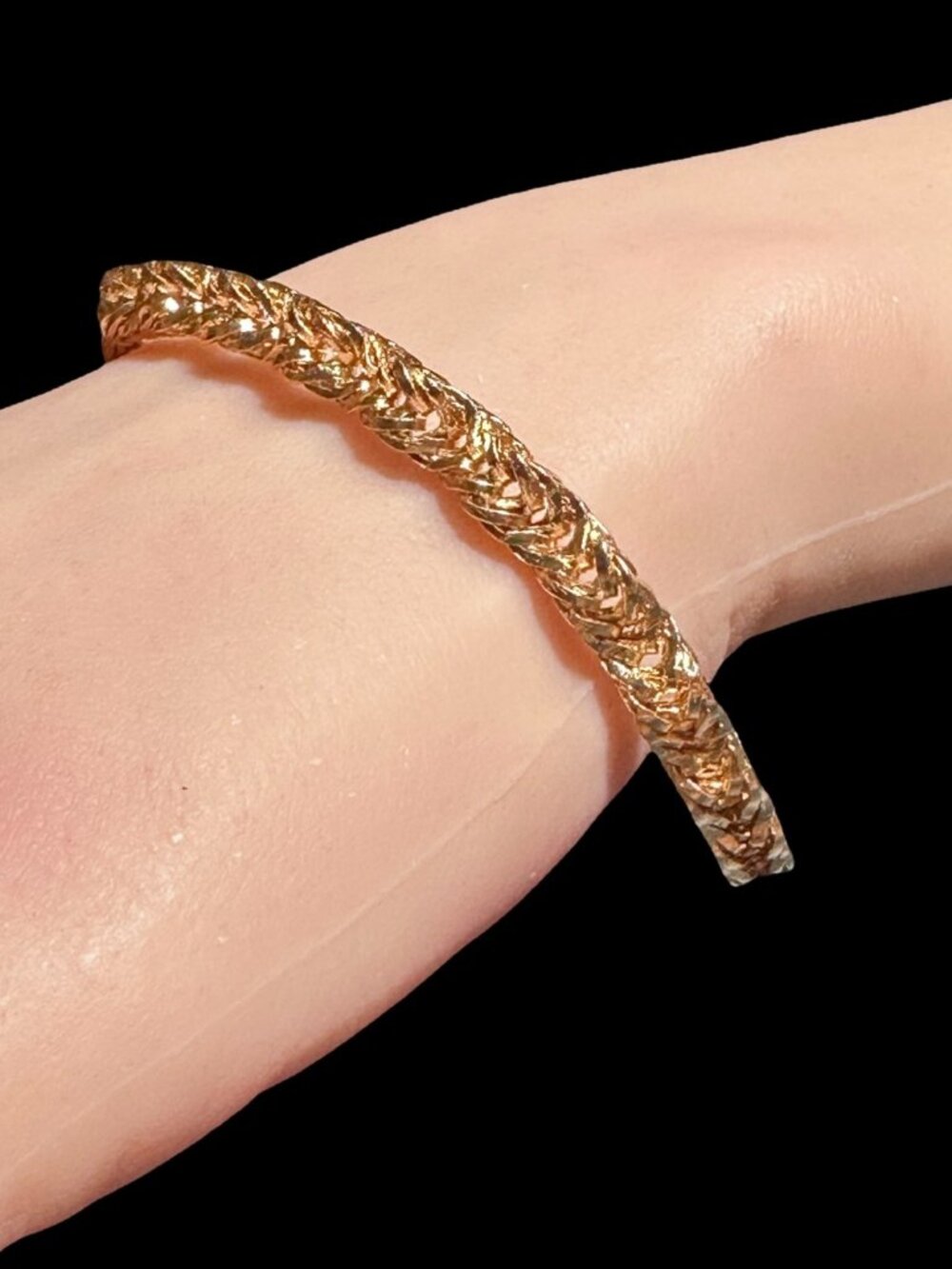 Chain Link Bracelet Gold Tone Adjustable Womens Costume Jewelry NWOT